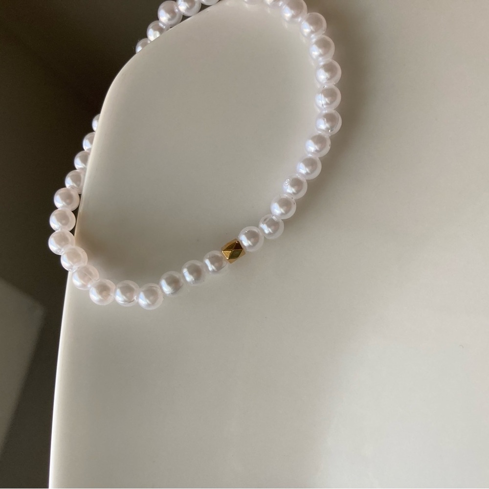 Elegant White Pearl Necklace with Gold Accent
